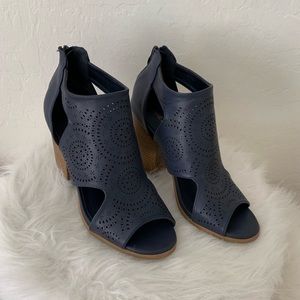 Navy blue Chucky heel